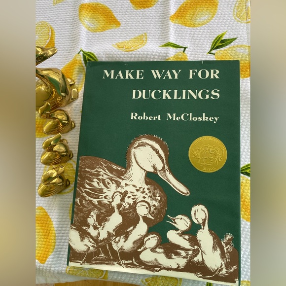 Package - Classic Book & Decorator Ducks - Picture 2 of 8